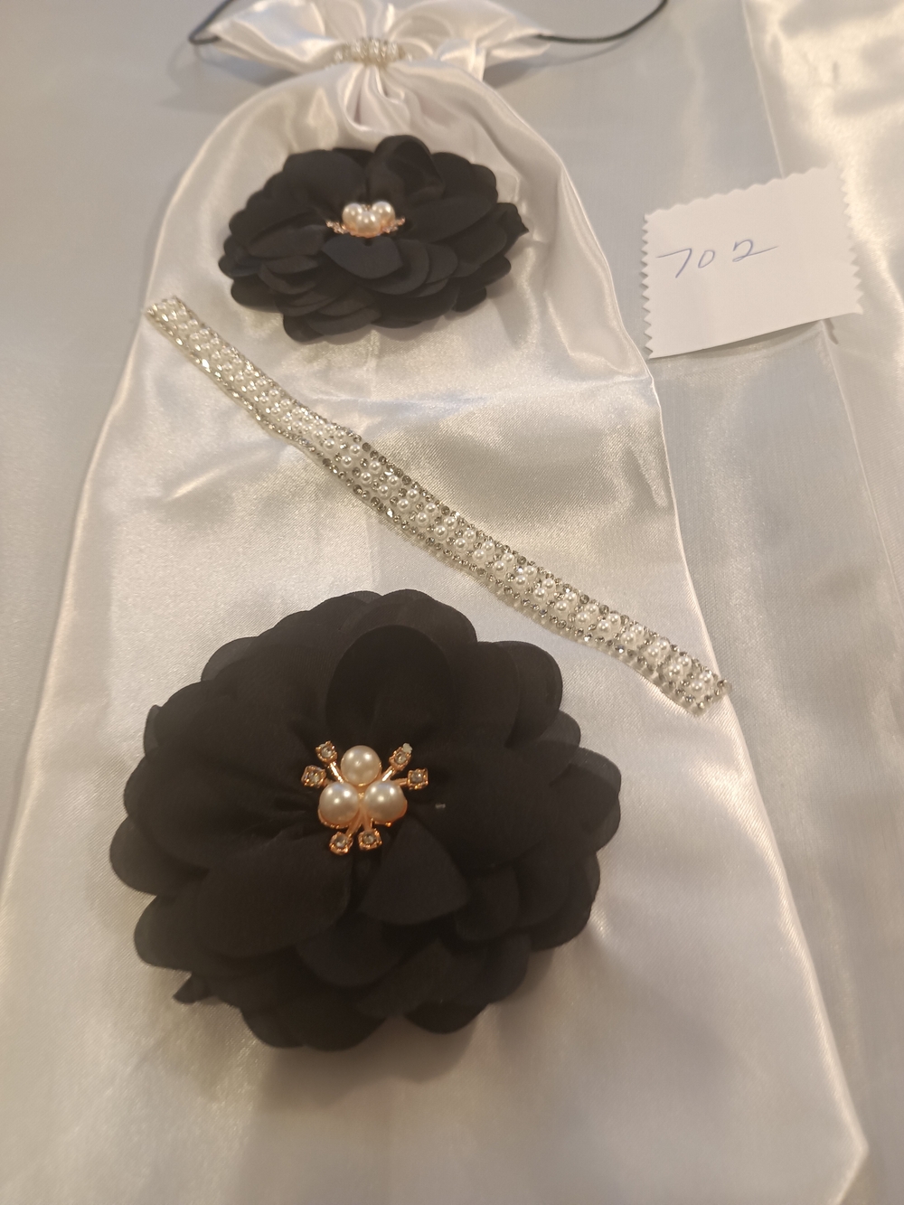 Elegant Black Floral JunkTie Necklace Set with Pearl Accents